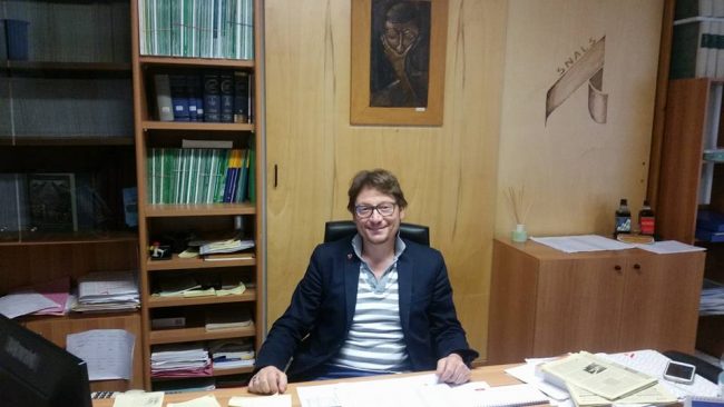 "SCUOLE MACERATA, CATTEDRE VUOTE E POCHI BIDELLI. PRESIDI MINACCIANO DI CHIUDERE"